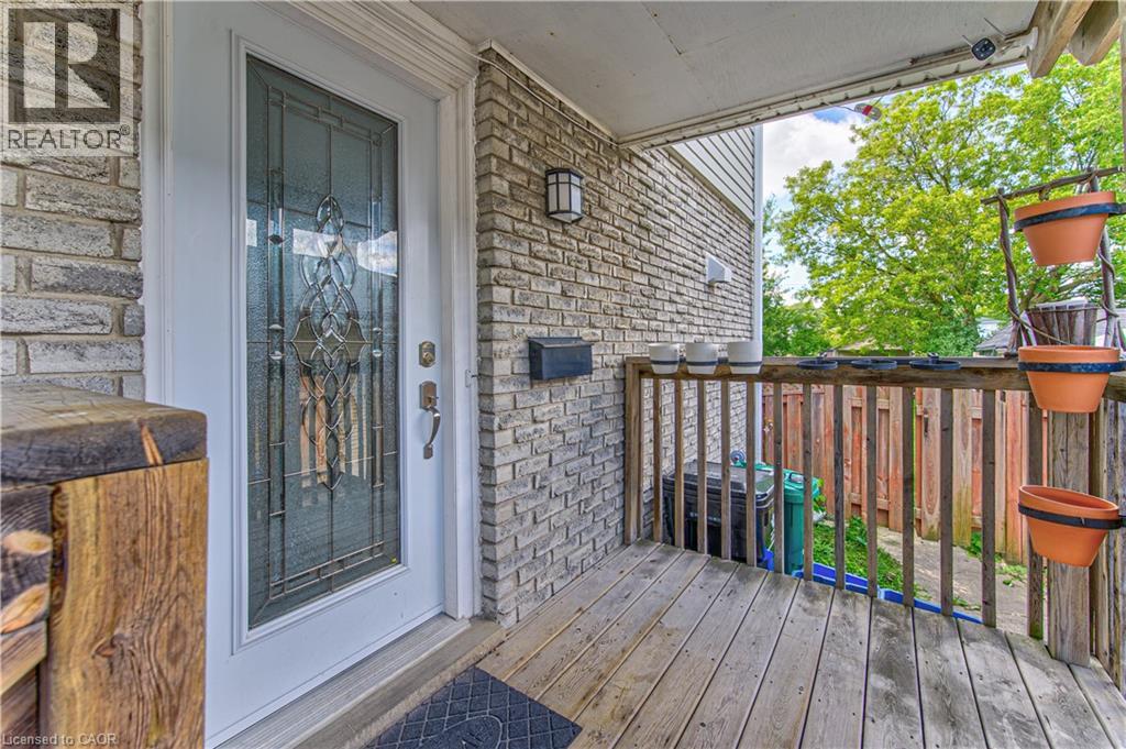 98 MONTEAGLE Crescent