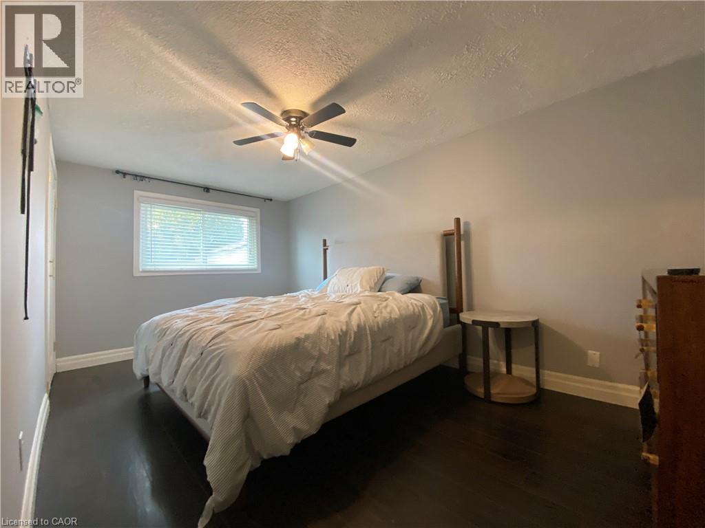 24 QUEENSLEA Drive