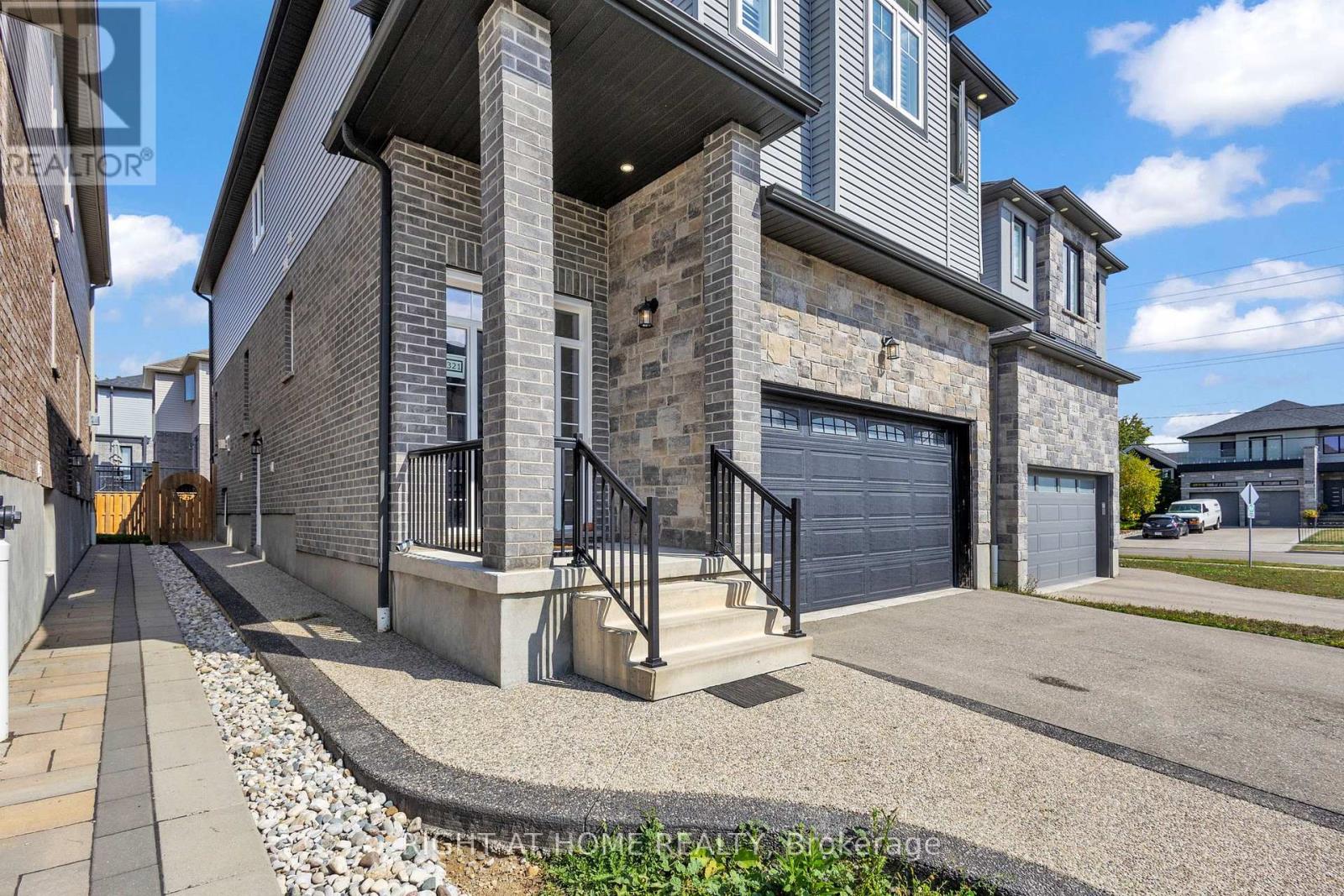 321 CARRIAGE WAY