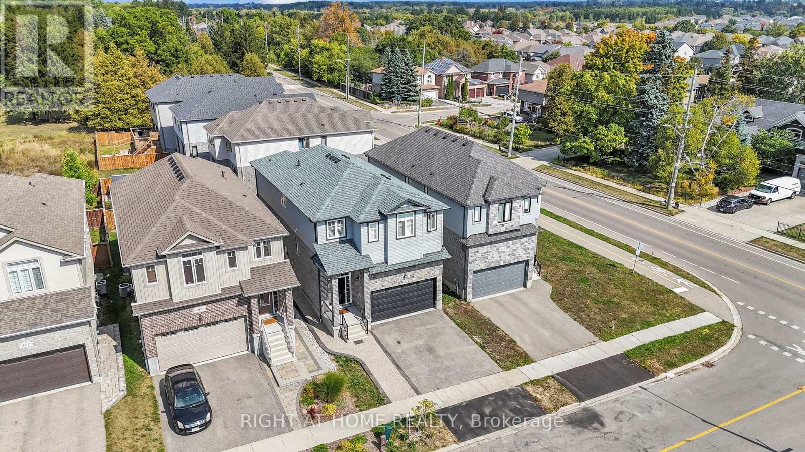 321 CARRIAGE WAY