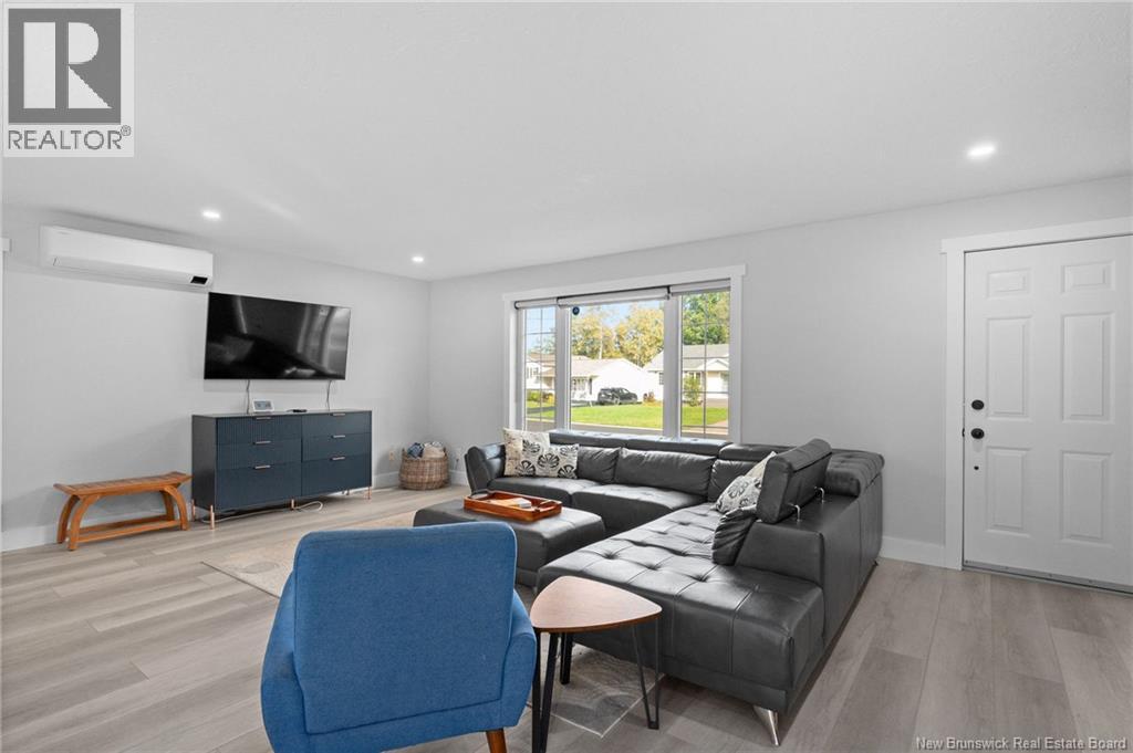 122 Dolbeau Street - Photo 3