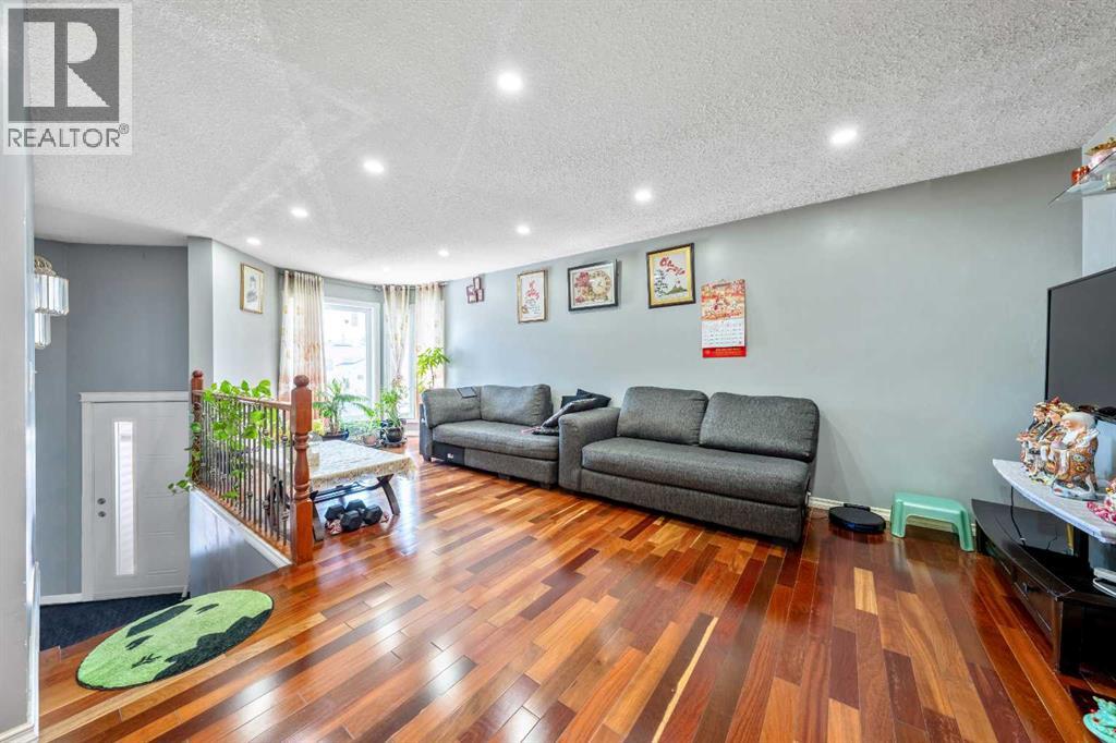 318 Applewood Drive SE