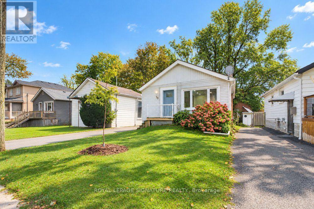 39 RHYDWEN AVENUE