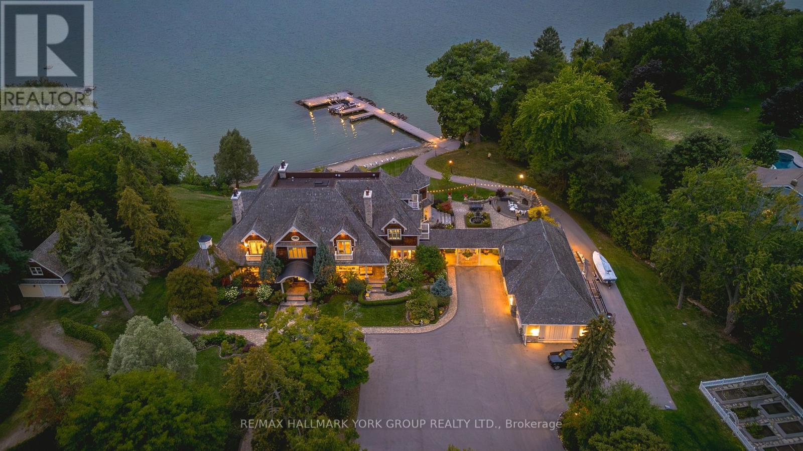 736 LAKE DRIVE N