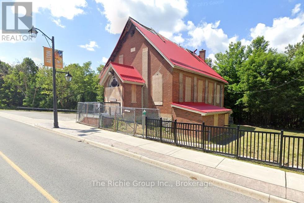 1532 QUEEN STREET