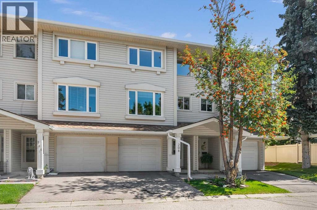 208 Queenston Heights SE