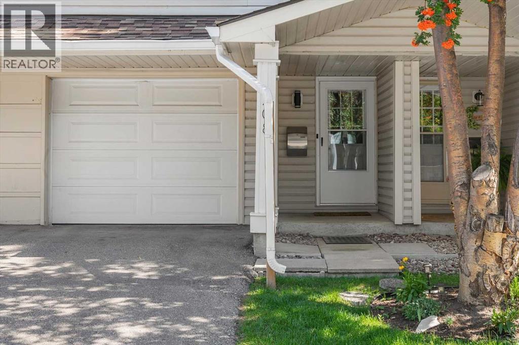 208 Queenston Heights SE