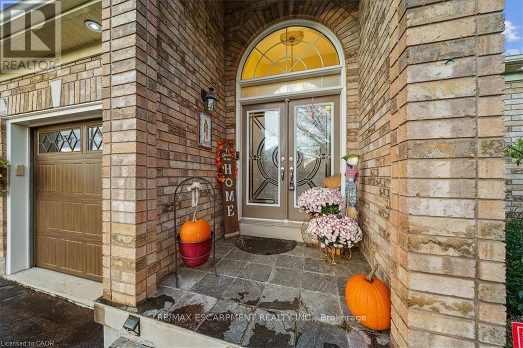 52 MISTYCREEK CRESCENT