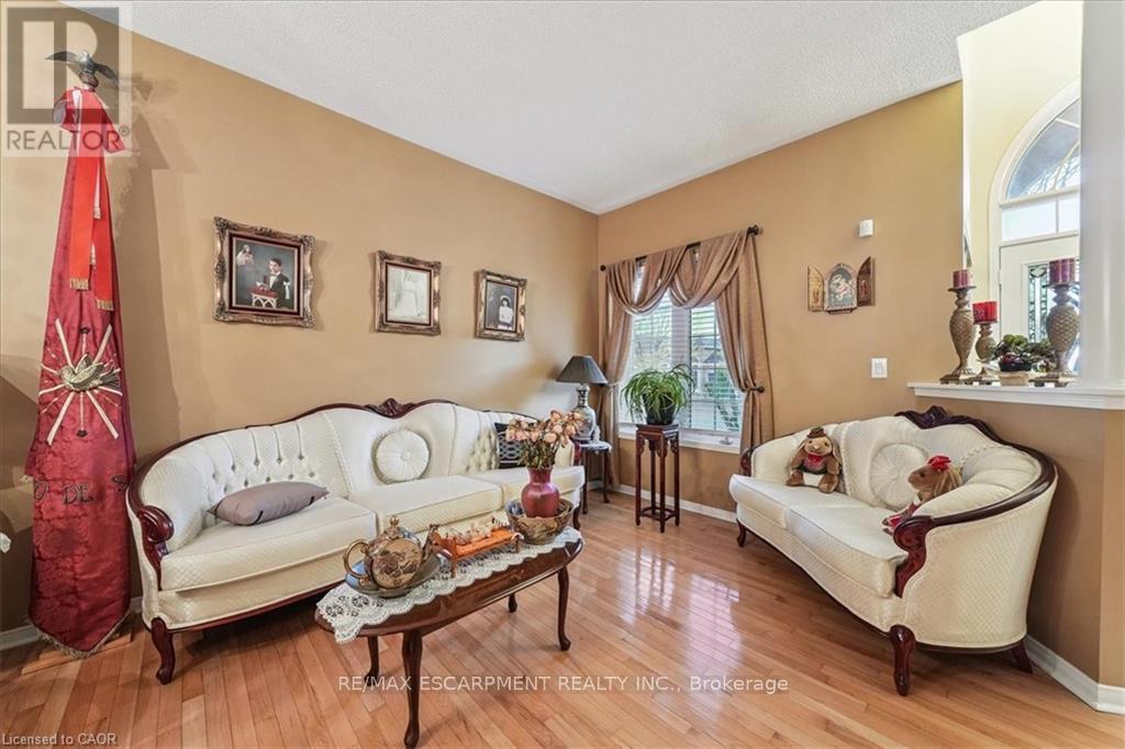 52 MISTYCREEK CRESCENT
