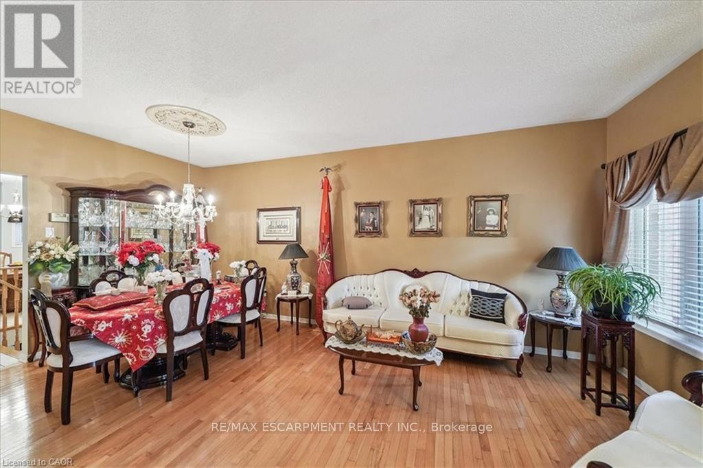 52 MISTYCREEK CRESCENT