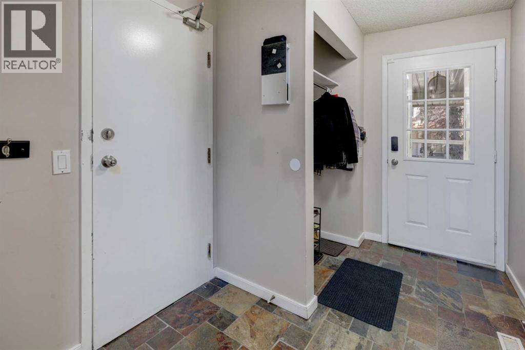 738 Queenston Terrace SE