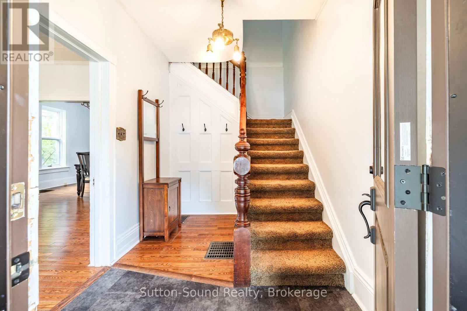 359 5TH STREET E