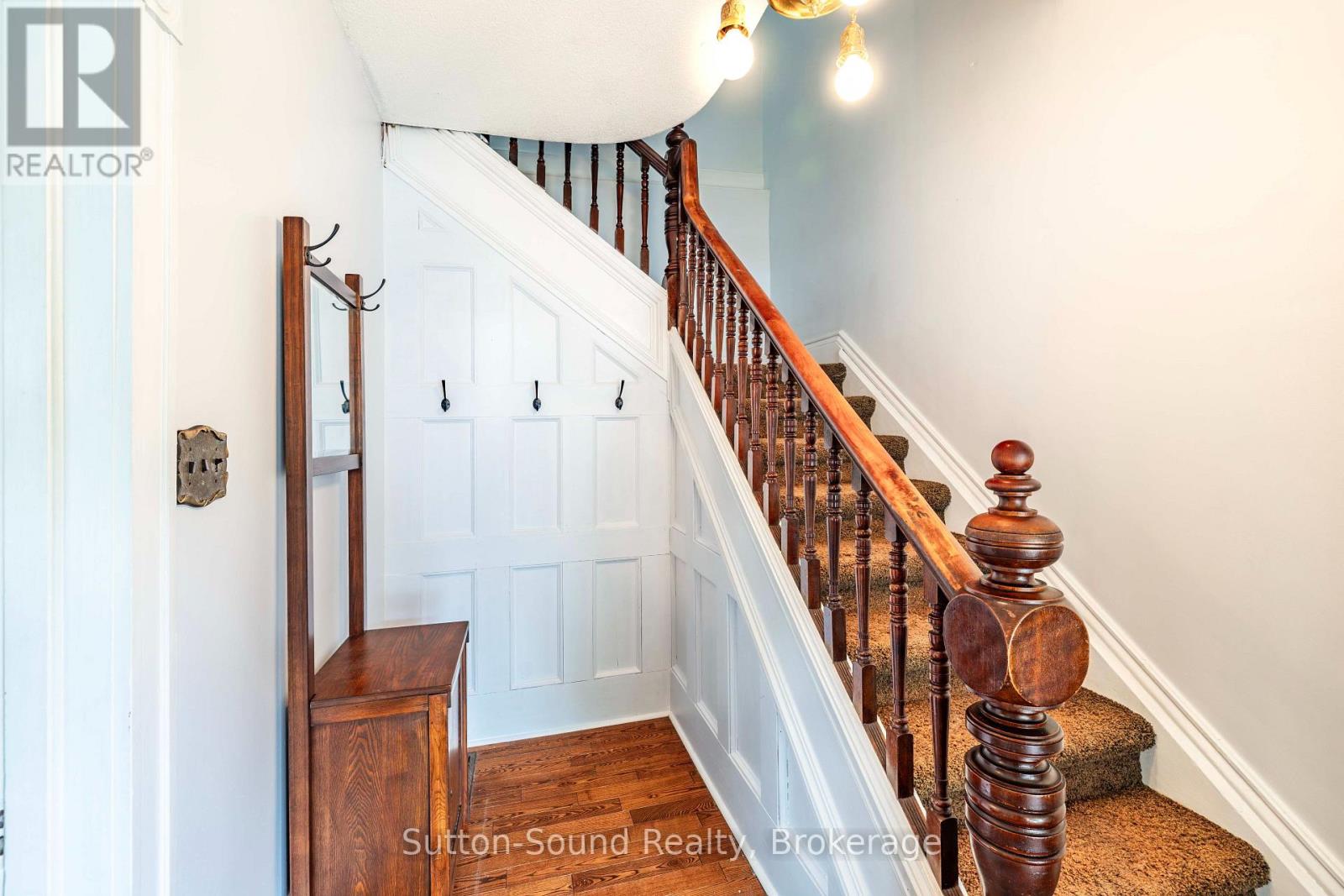 359 5TH STREET E