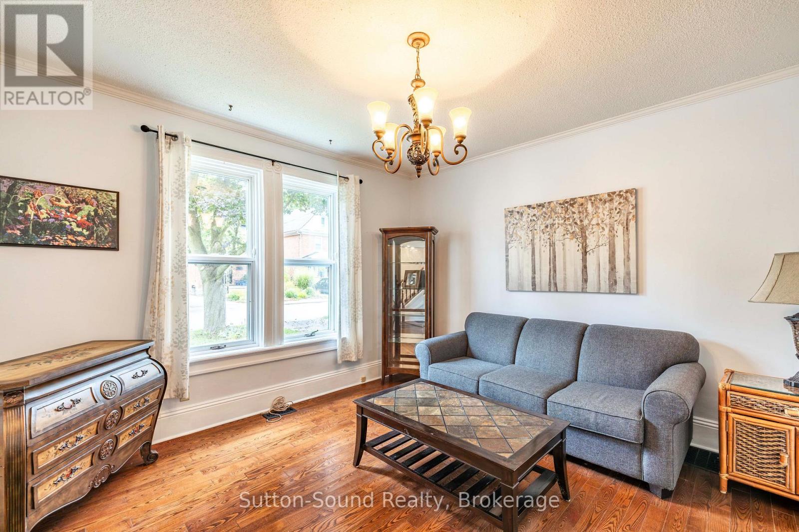 359 5TH STREET E
