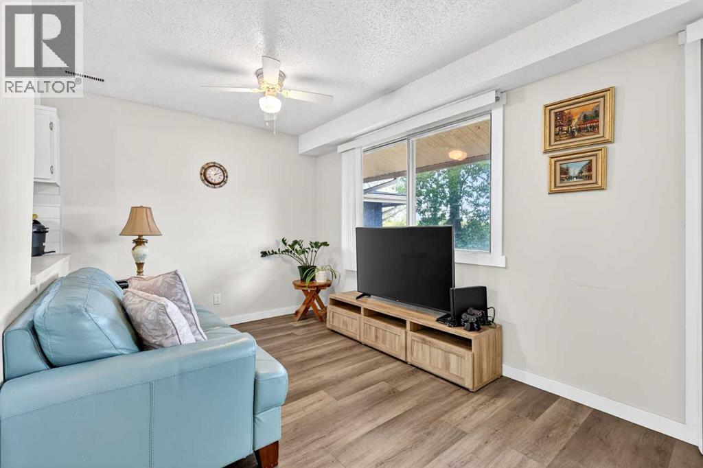 1112, 2200 Woodview Drive SW