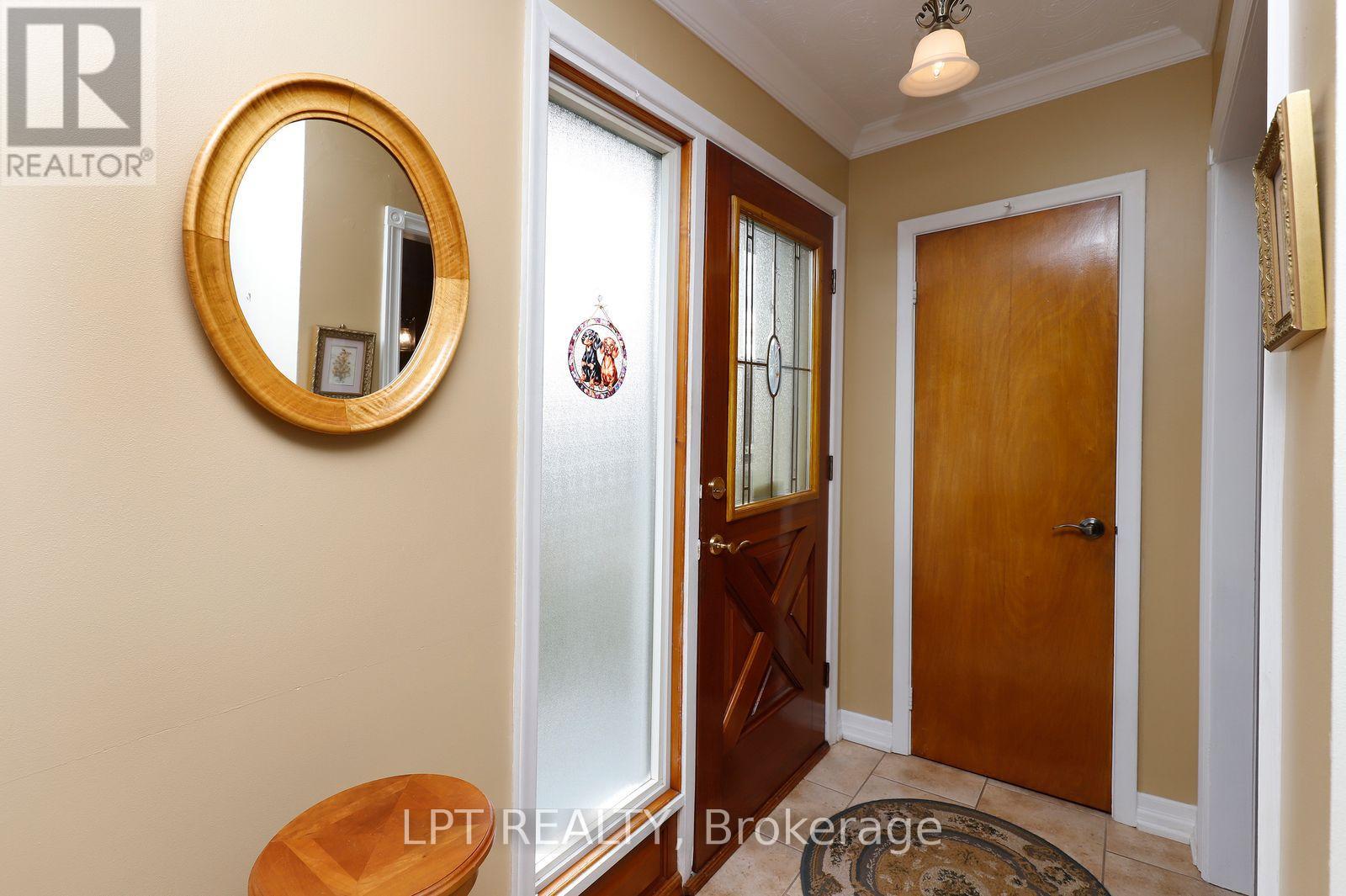 37 MCGILVRAY CRESCENT W