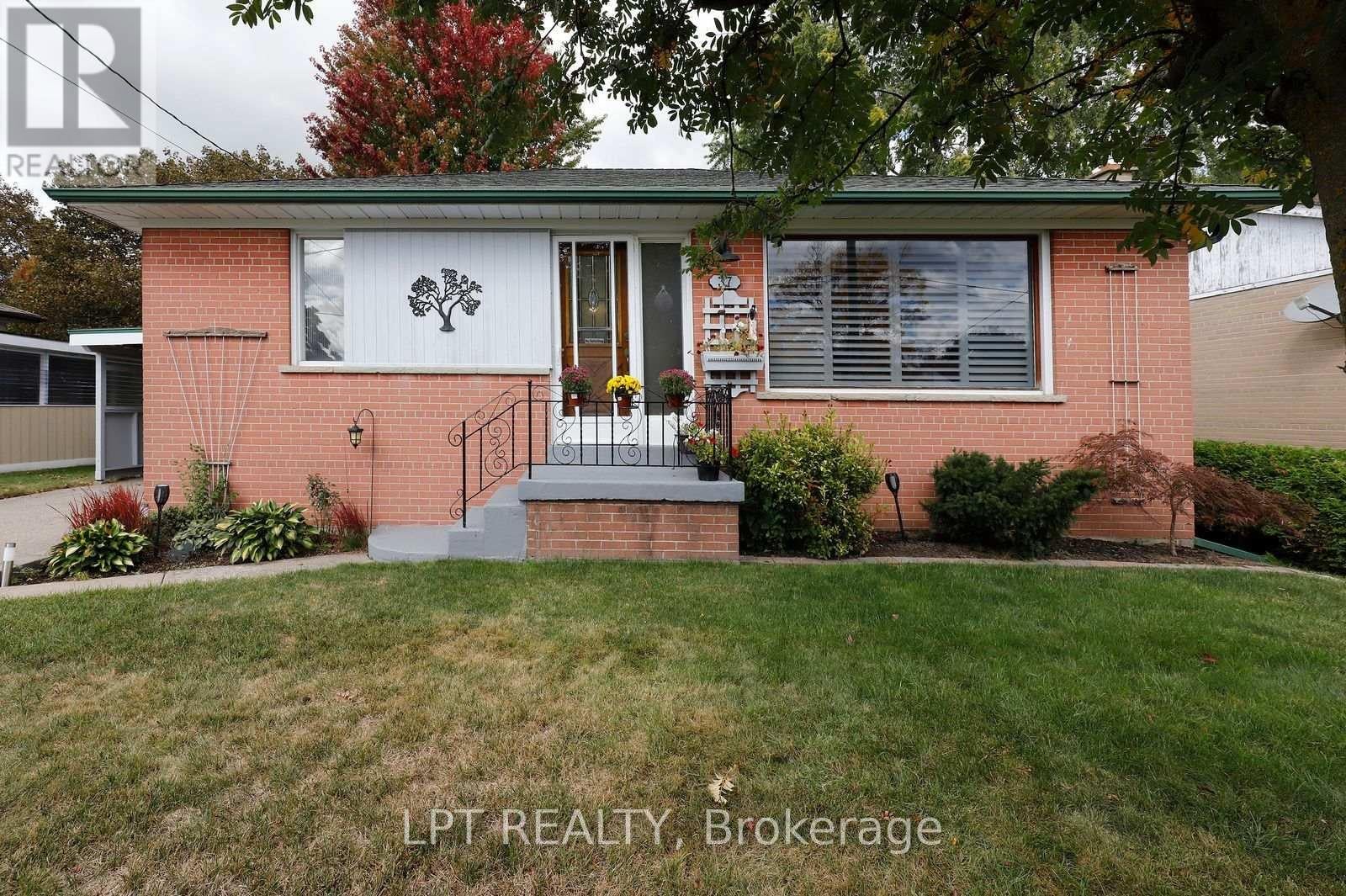 37 MCGILVRAY CRESCENT W