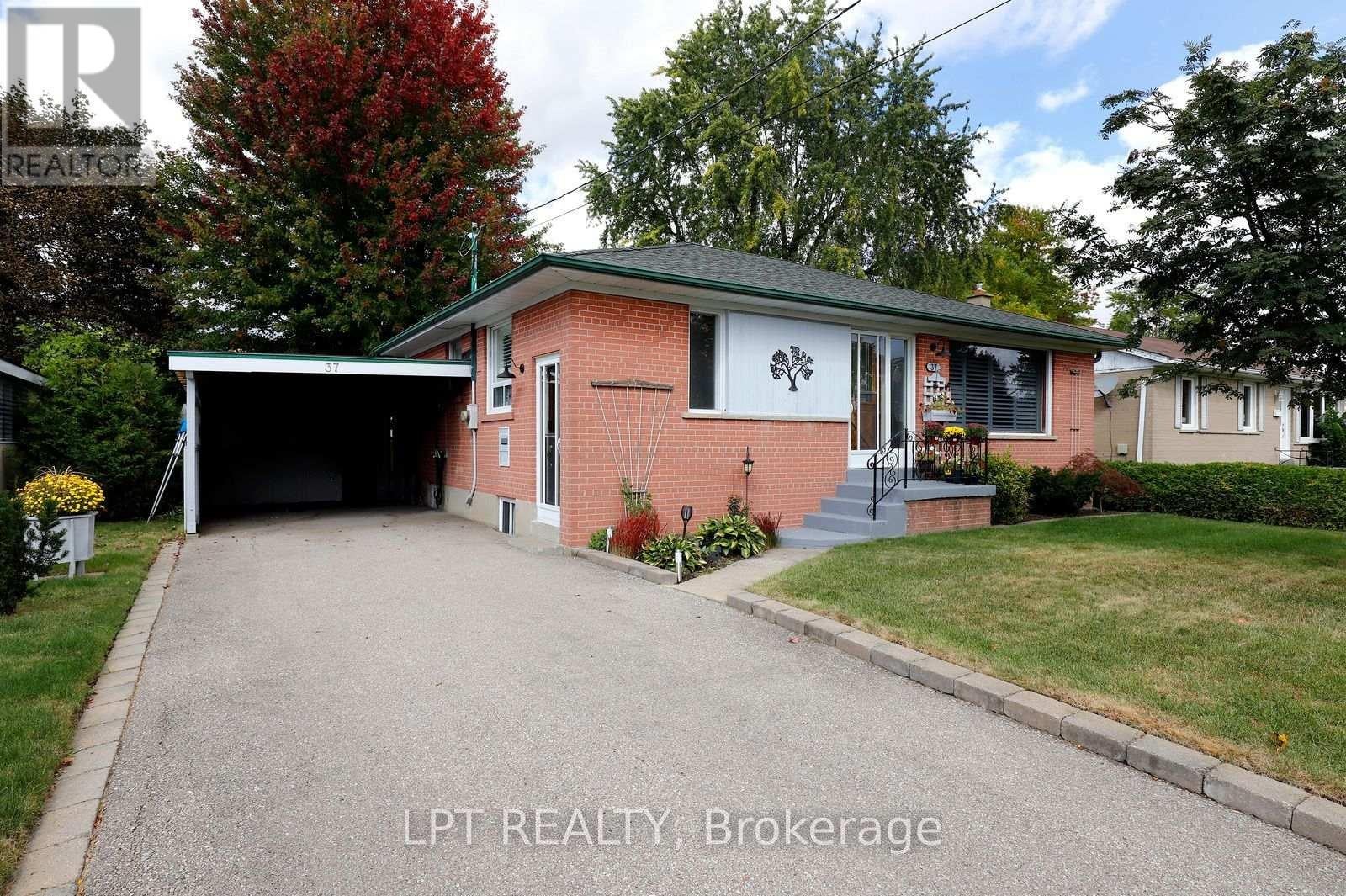 37 MCGILVRAY CRESCENT W