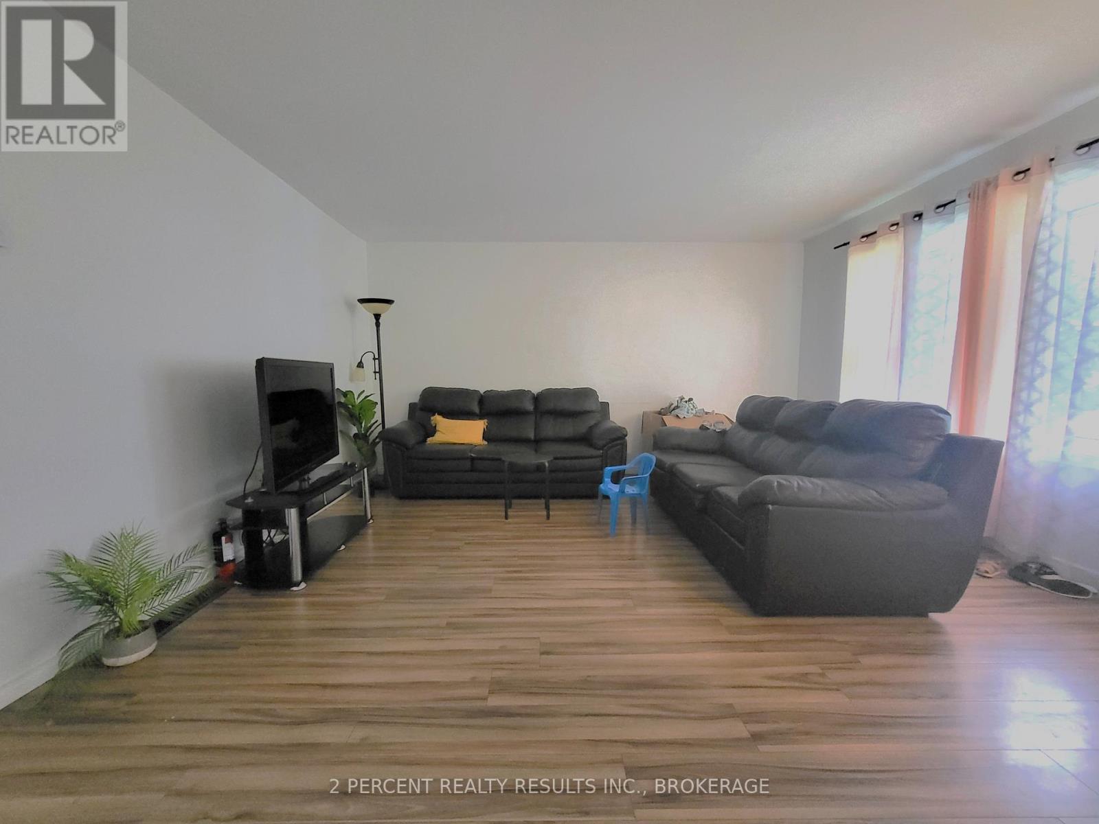 928 OAKVIEW AVENUE
