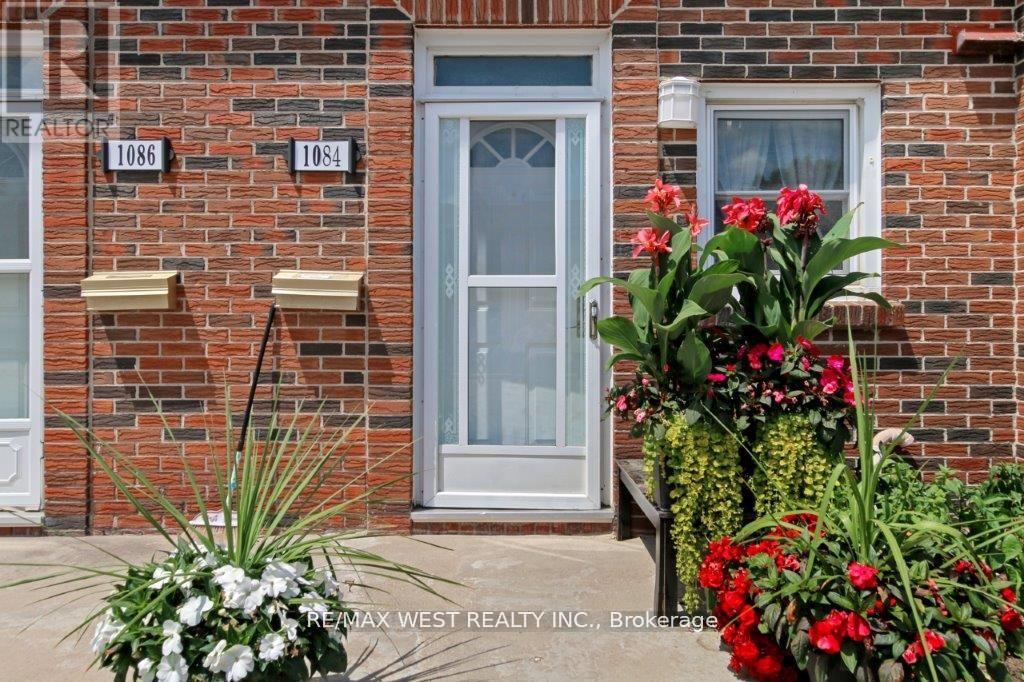 1084 SOUTHDALE ROAD E