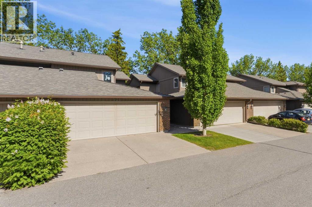 821, 860 Midridge Drive SE