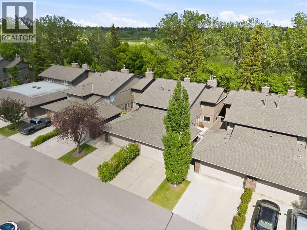 821, 860 Midridge Drive SE