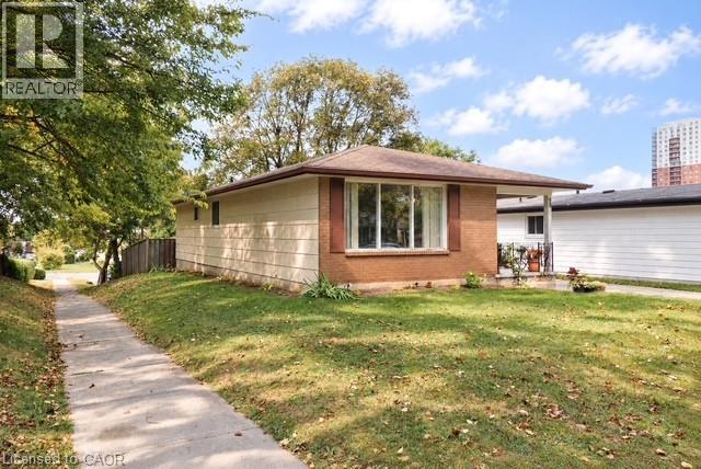 90 PEPPERWOOD Crescent
