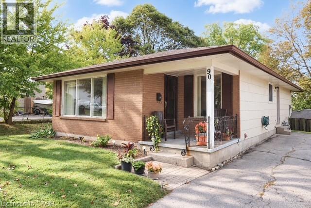 90 PEPPERWOOD Crescent