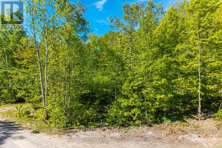 Photo 1 of 12 — 1536 CHAMPLAIN ROAD, Tiny, ON L9M 0C1