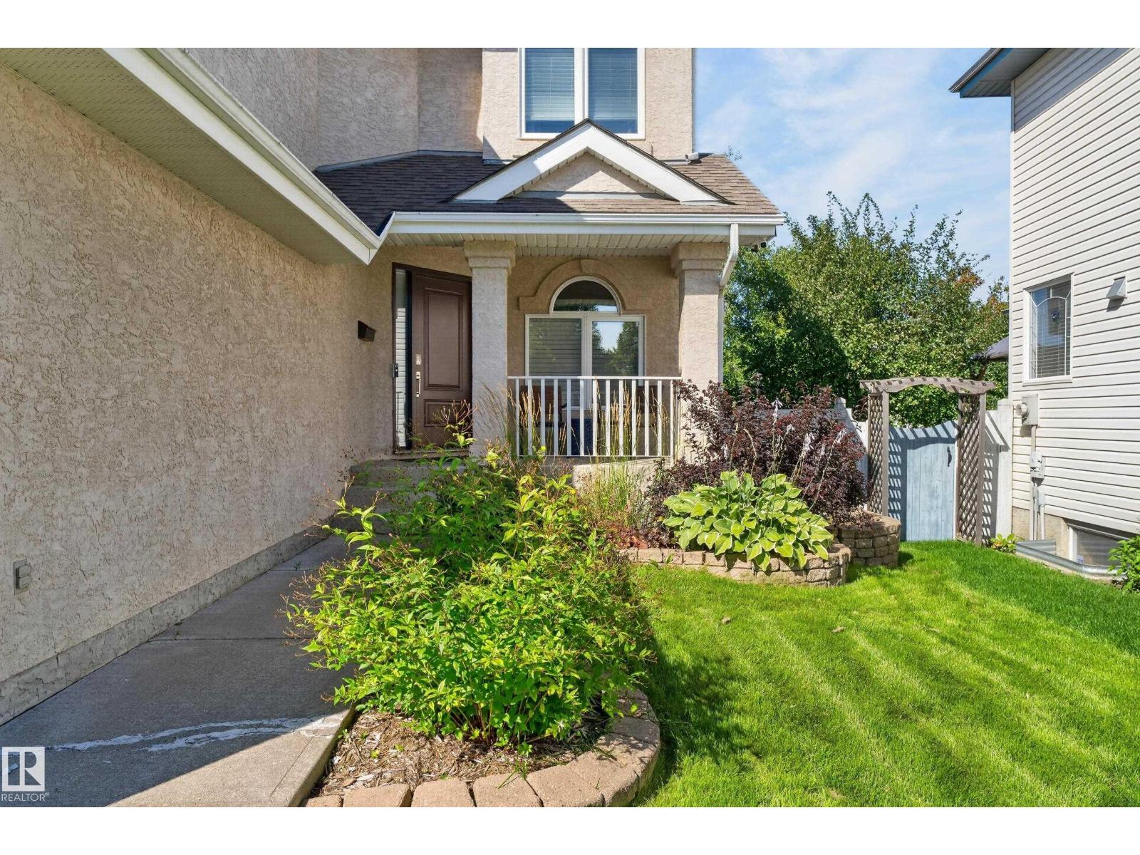 30 Hillcrest PL