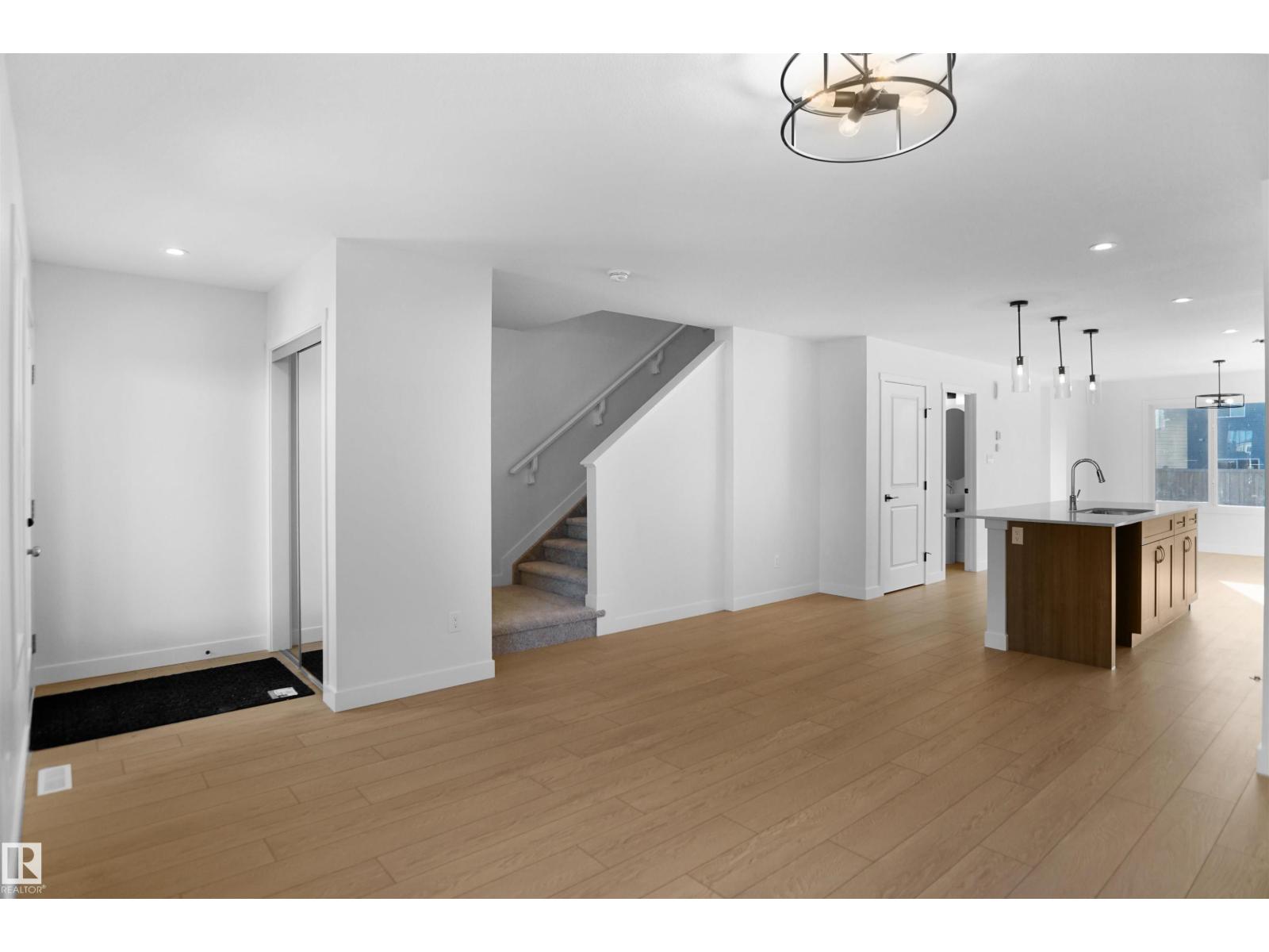 7331 181 AV NW
