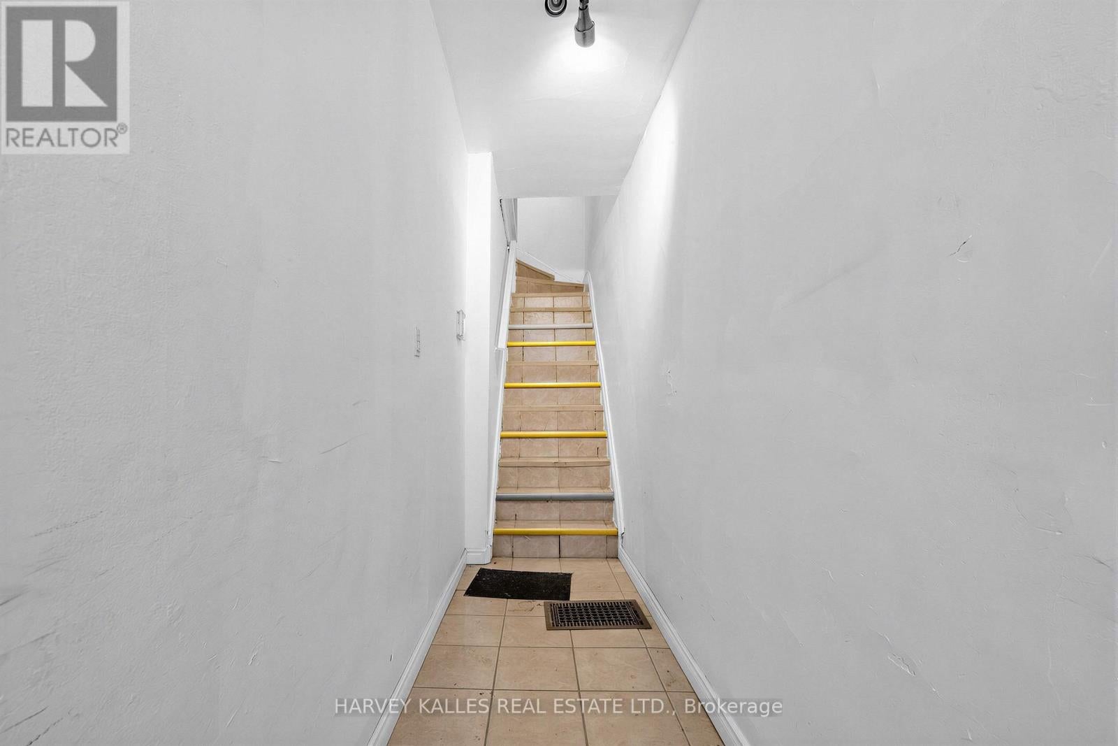 506 ADELAIDE STREET W