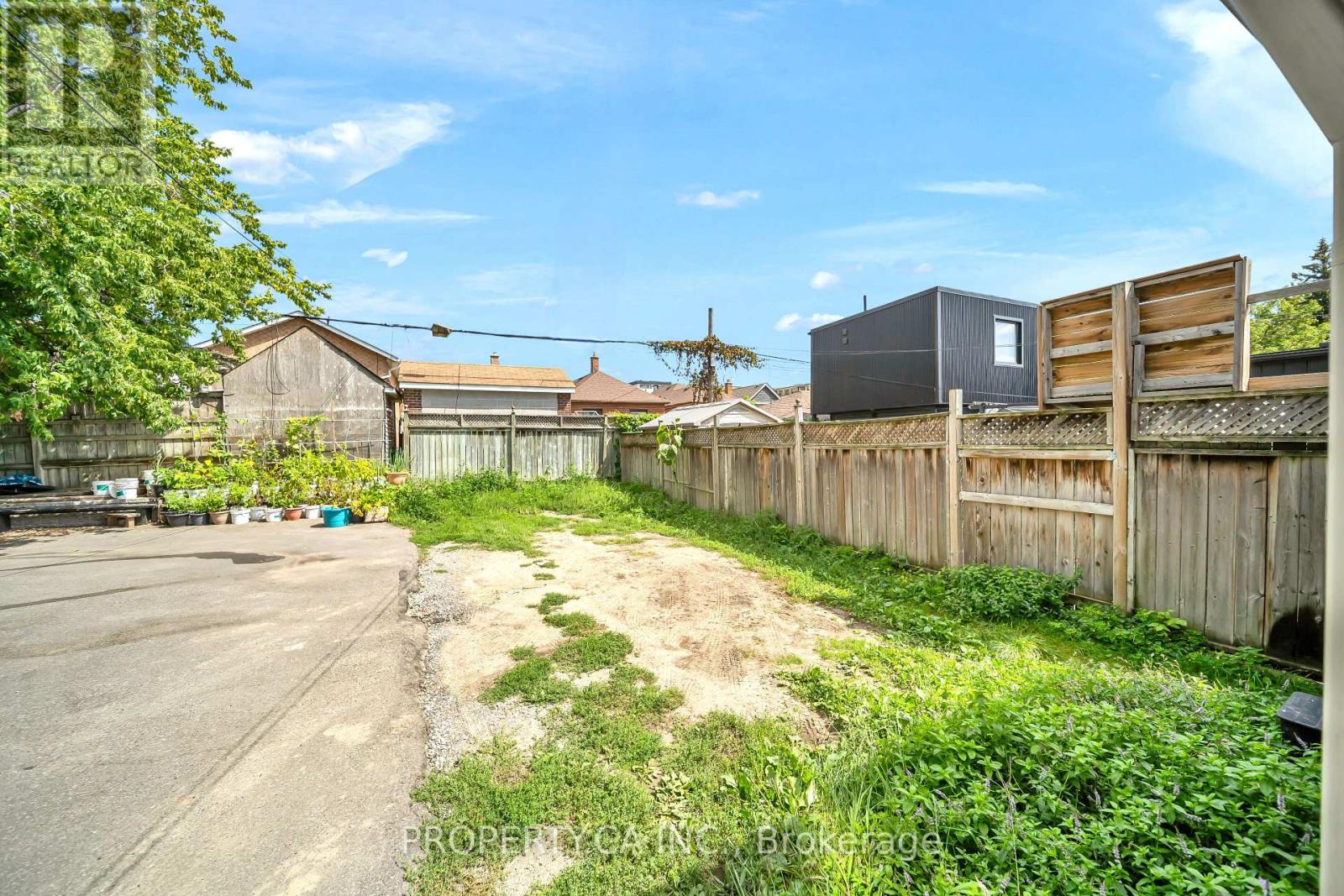 285 ROBINA AVENUE