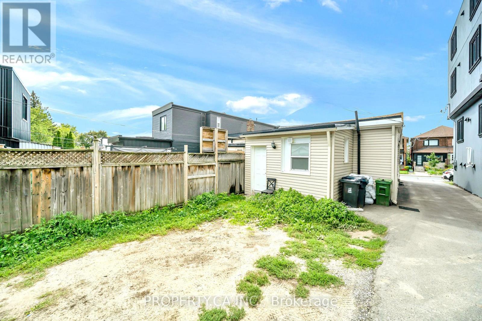 285 ROBINA AVENUE