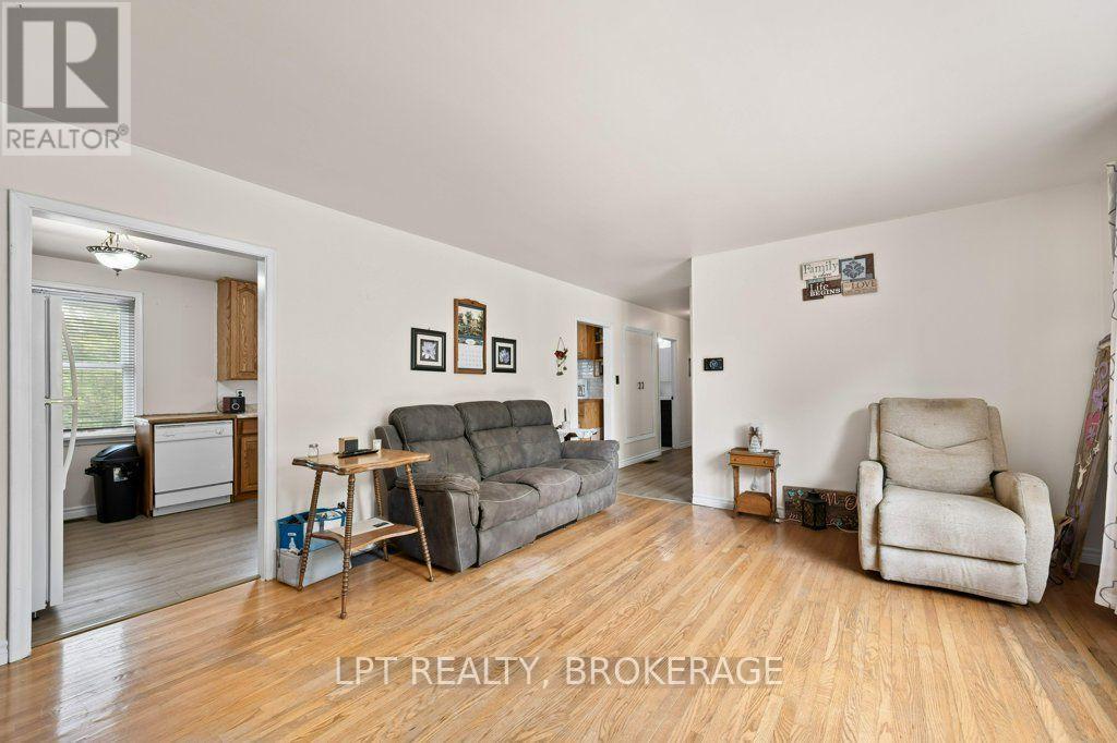 6175 LAKEVIEW DRIVE
