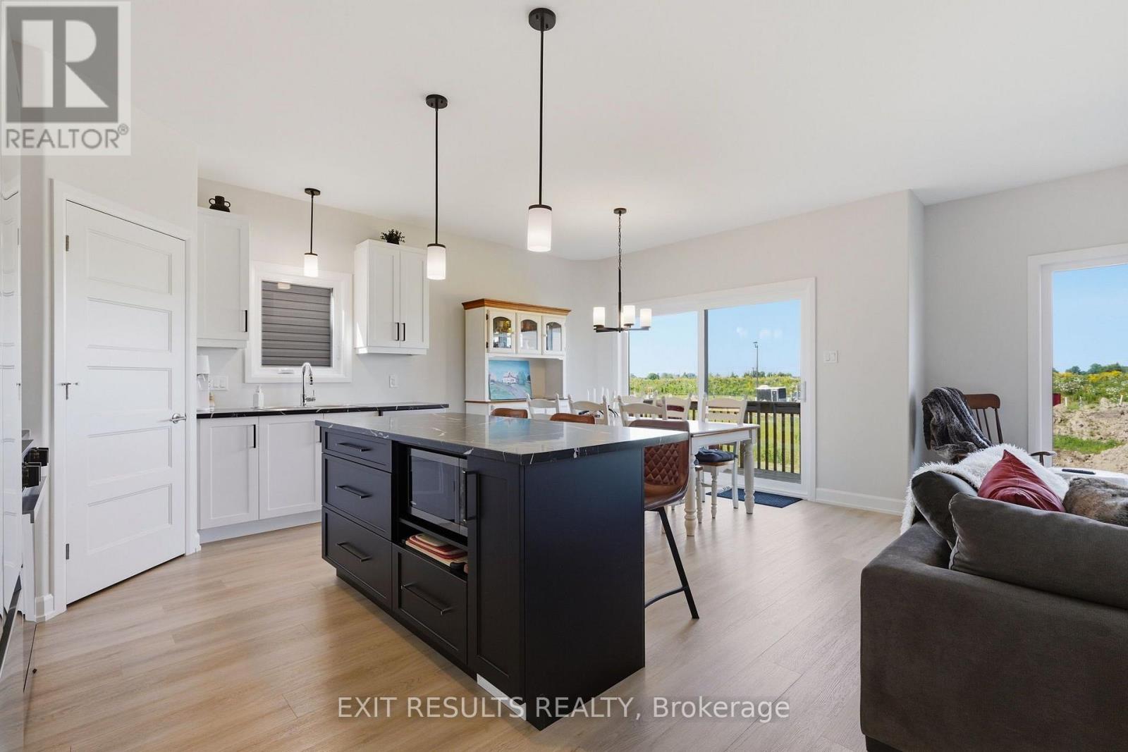 1213 MONTBLANC CRESCENT - Photo 4