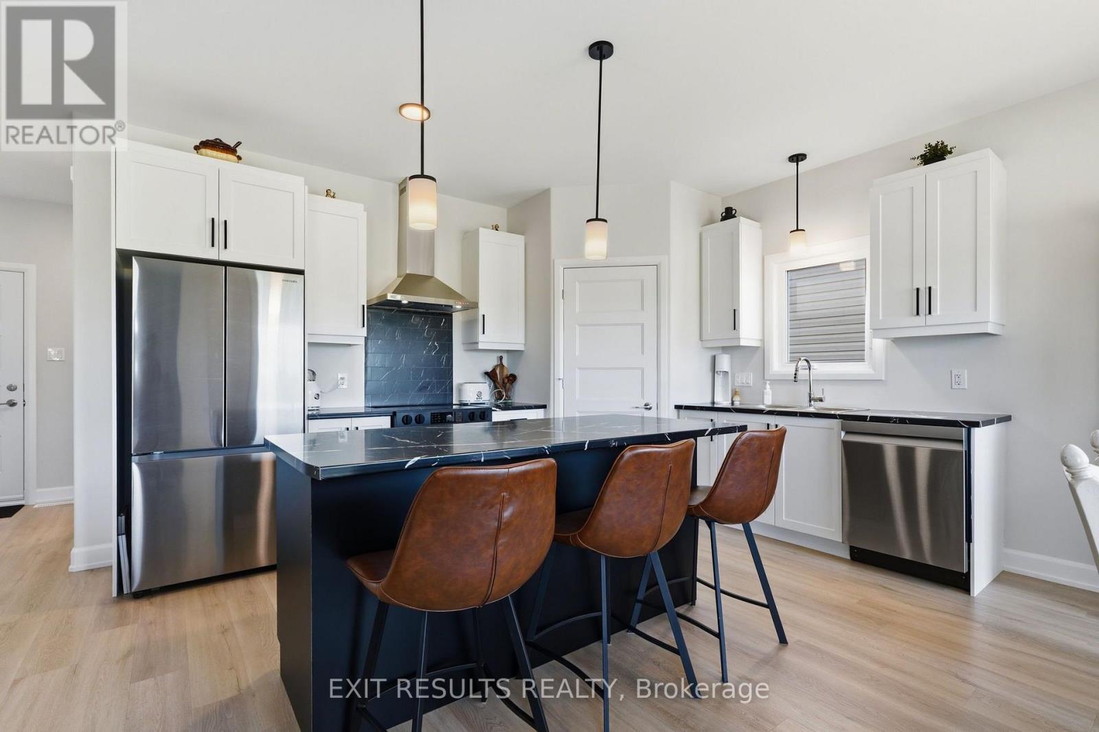 1213 MONTBLANC CRESCENT - Photo 3