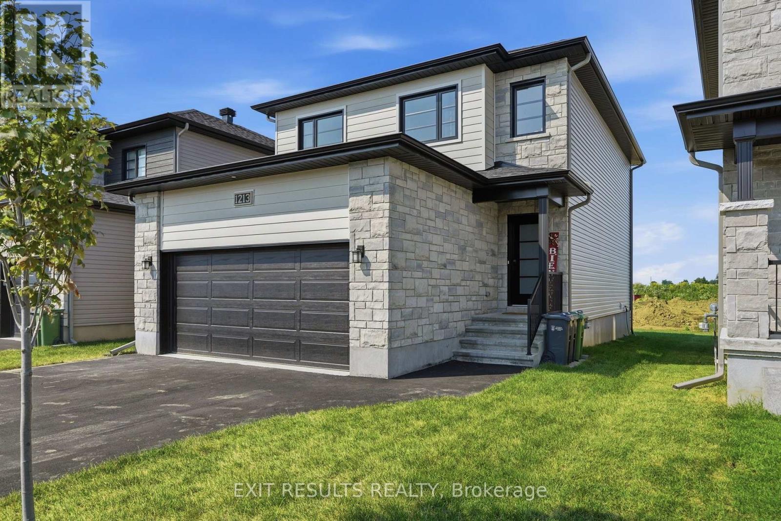 1213 MONTBLANC CRESCENT - Photo 2