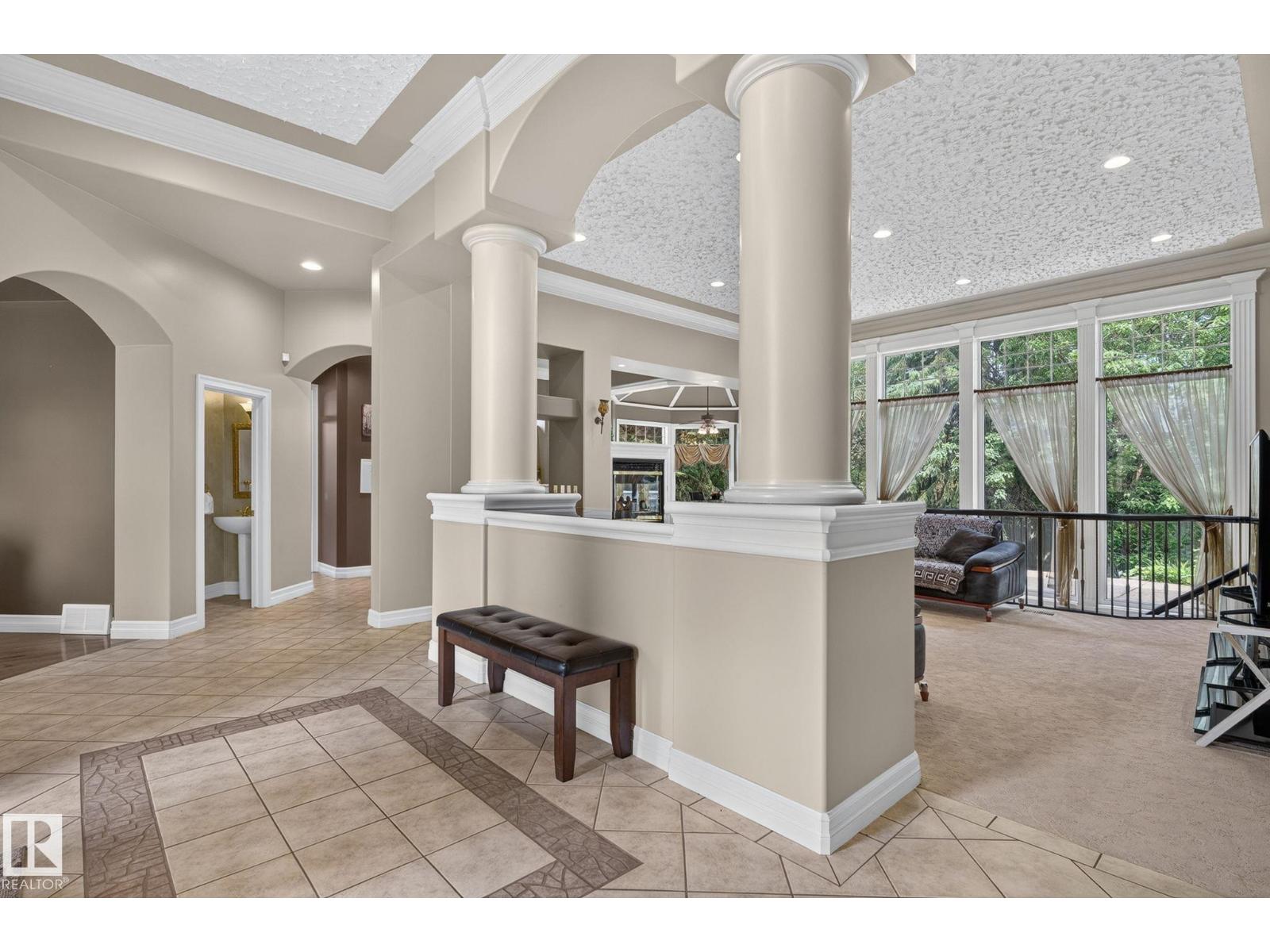 60 KINGSBURY CR