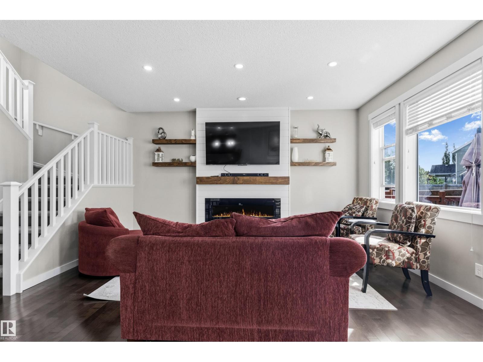 8515 19 AV SW