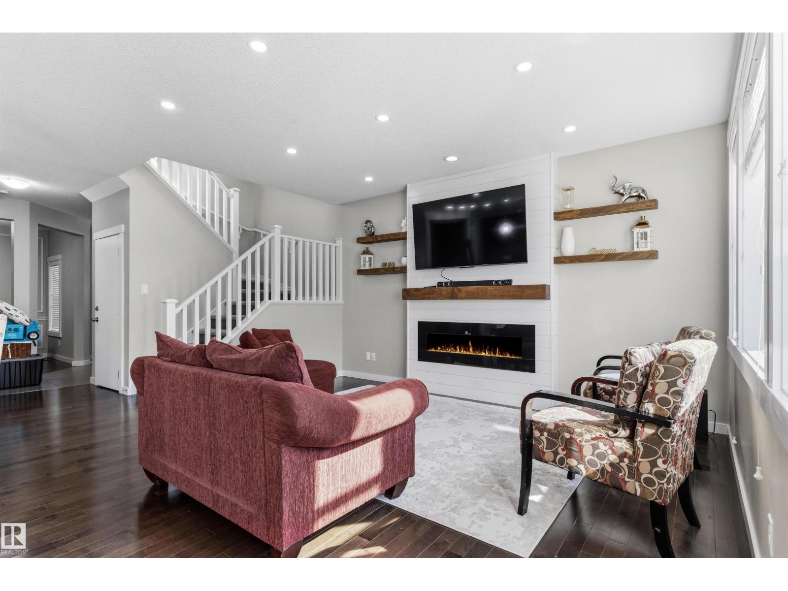 8515 19 AV SW