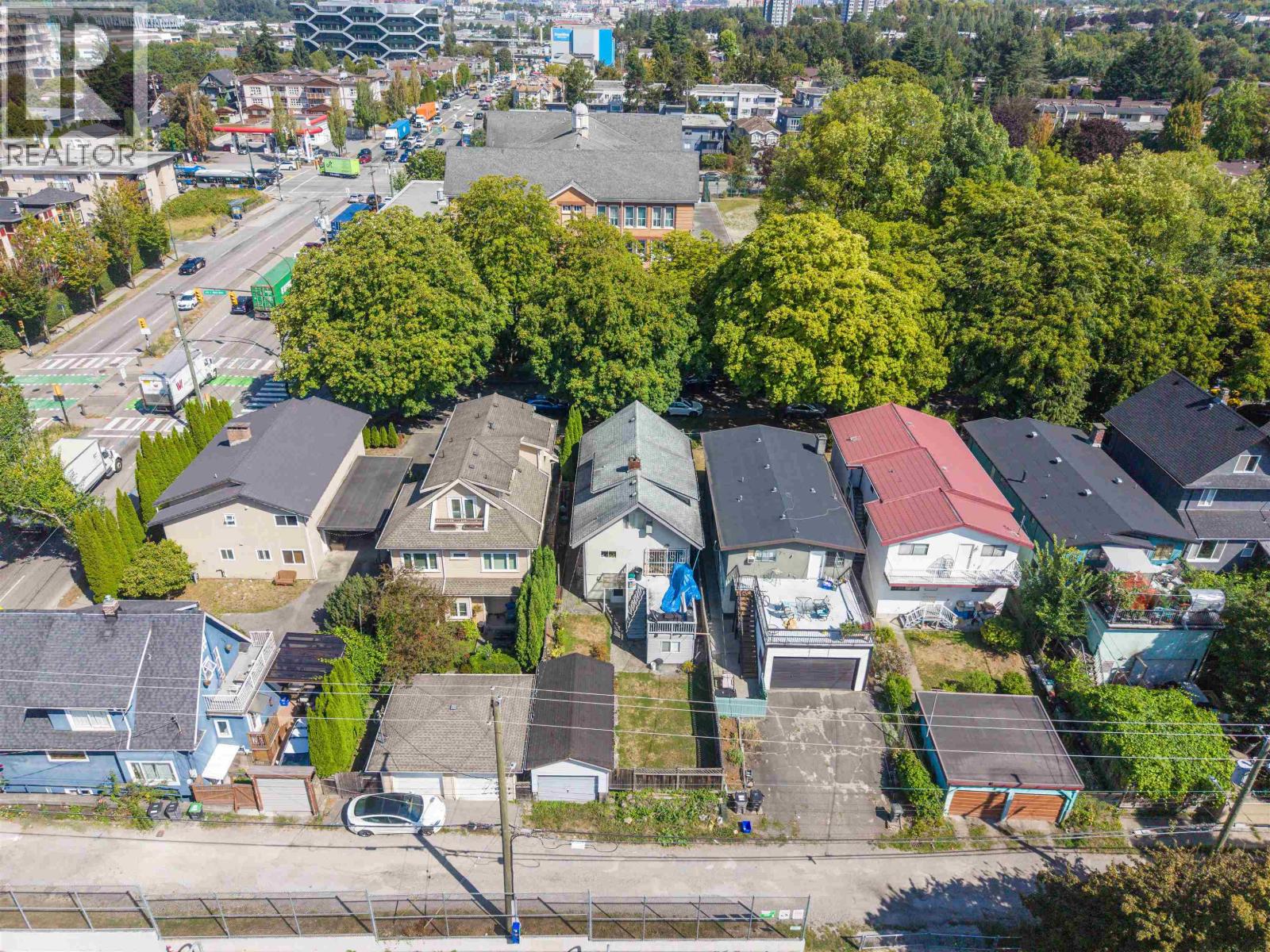 1324 E 10TH AVENUE
