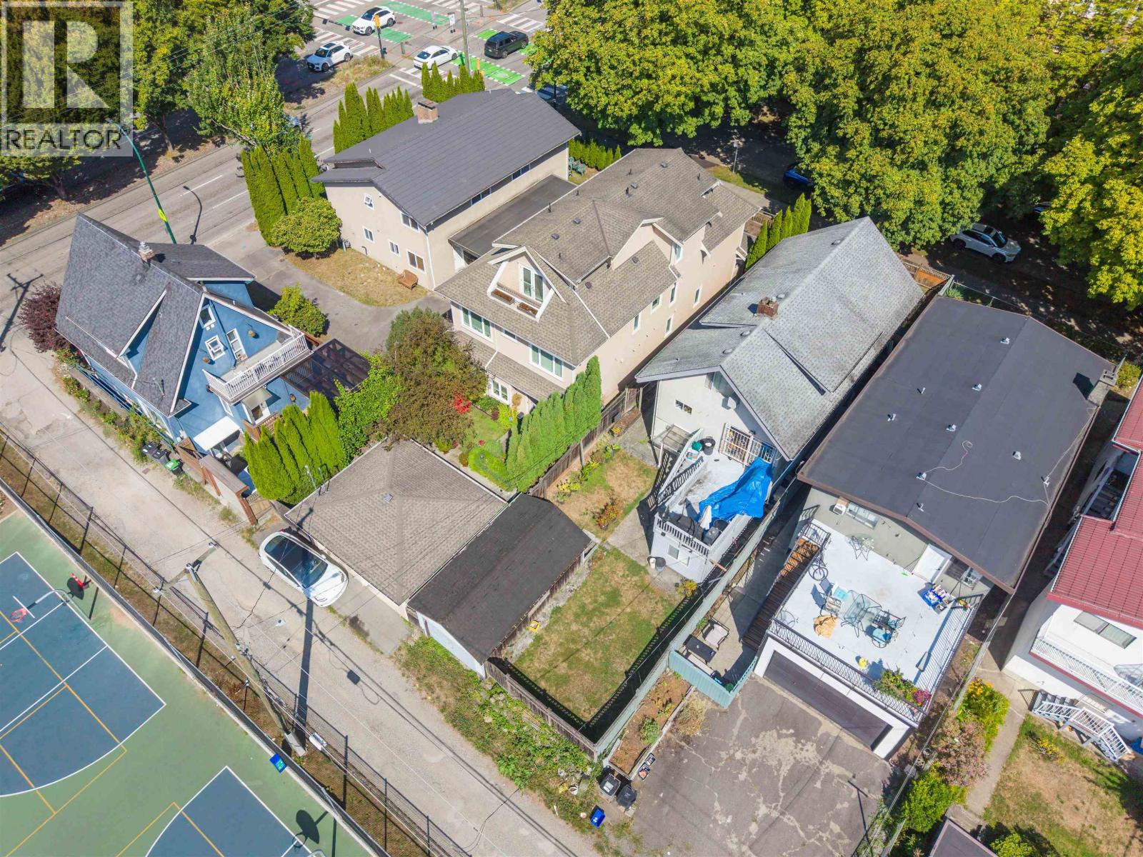 1324 E 10TH AVENUE