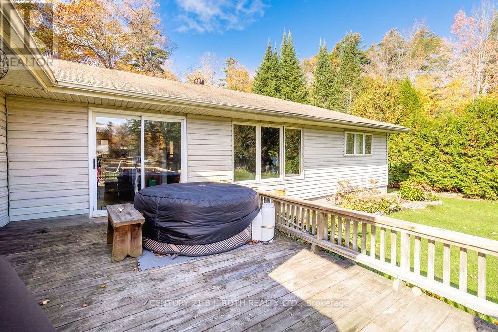 1909 MCLEOD DRIVE