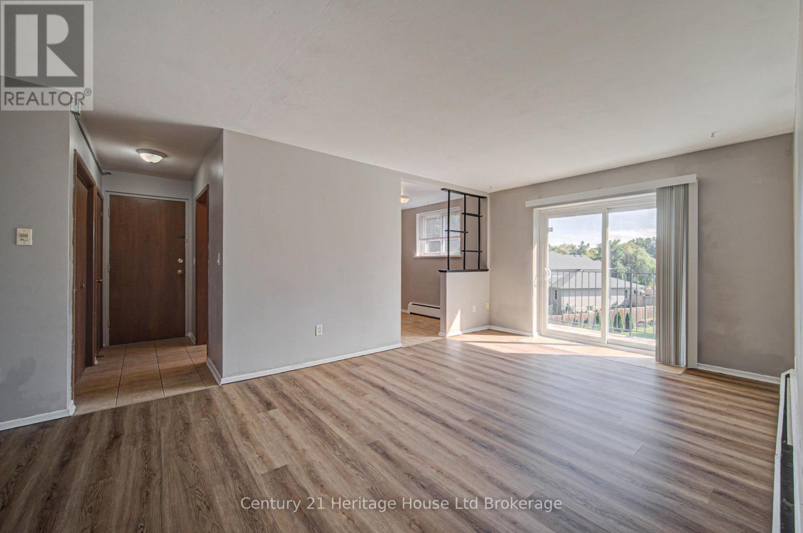 401 - 770 HUGHSON STREET