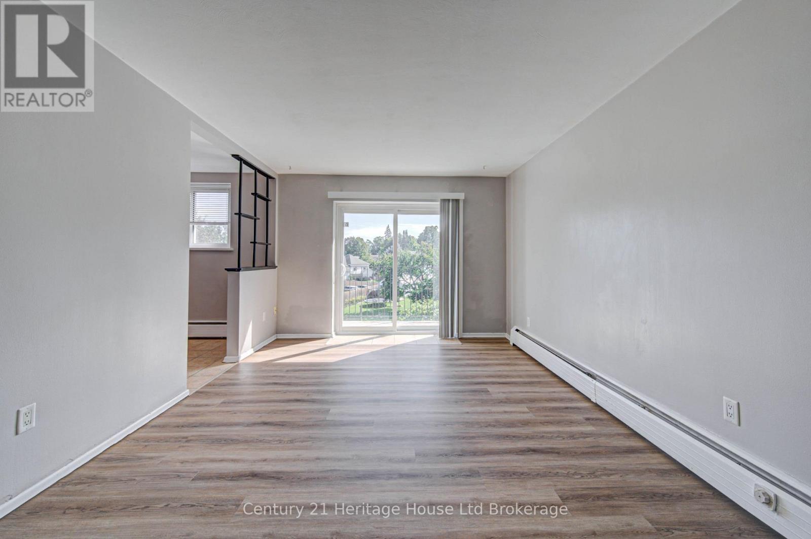 401 - 770 HUGHSON STREET