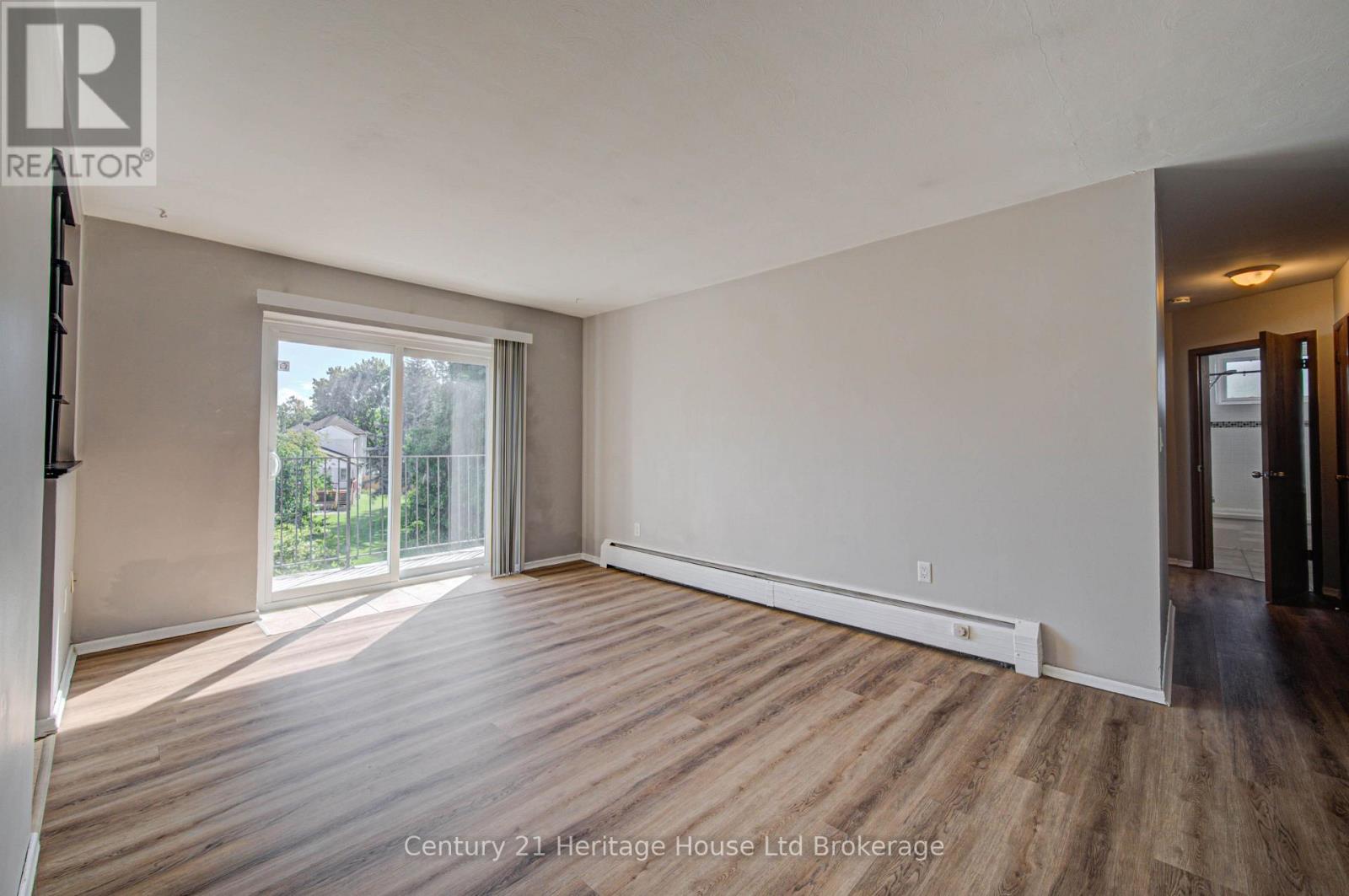 401 - 770 HUGHSON STREET