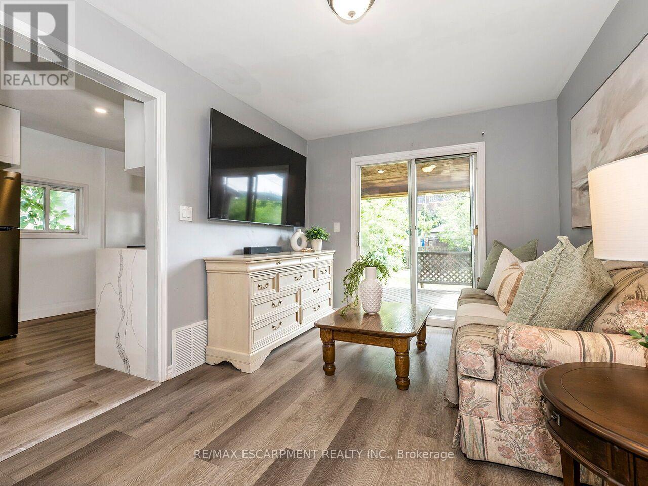 52 STAPLETON AVENUE N
