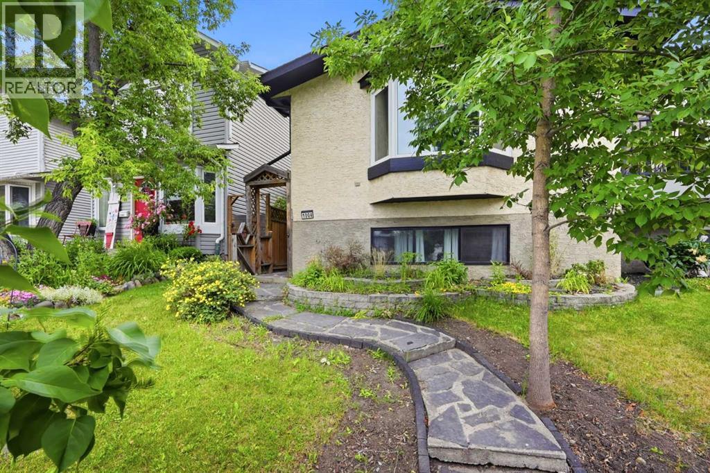1004 Mckinnon Drive NE