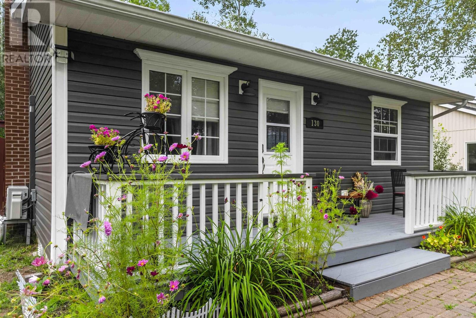 130 Sunset Crescent - Photo 2